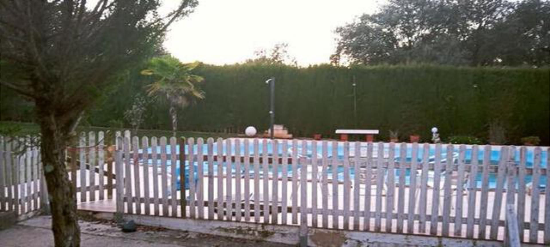 Piscina de Casa adosada en venda en Carrión de Calatrava amb Calefacció, Jardí privat i Terrassa