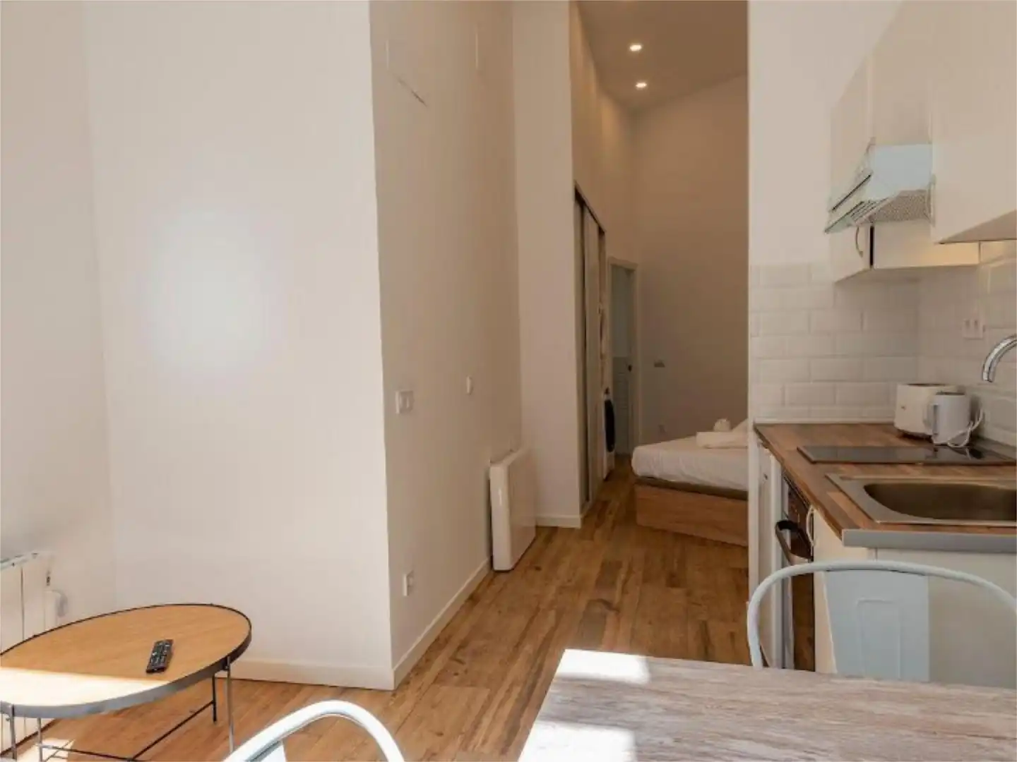 Piso en venta en Calle del Espinar, 7, Vista Alegre Habitación de Piso en venta en Madrid con Calefacción y Amueblado