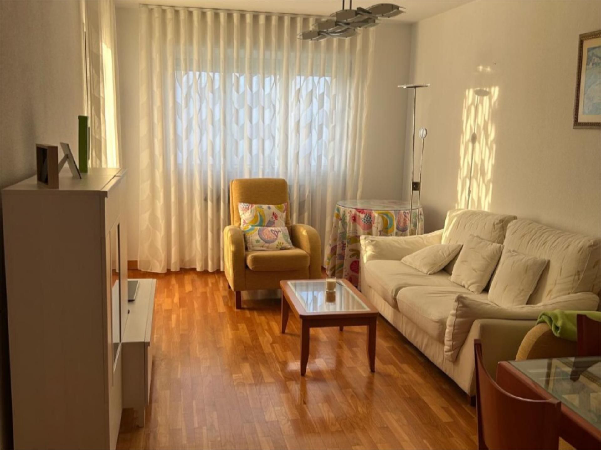 Sala d'estar de Pis en venda en Zamora Capital  amb Calefacció, Parquet i Moblat