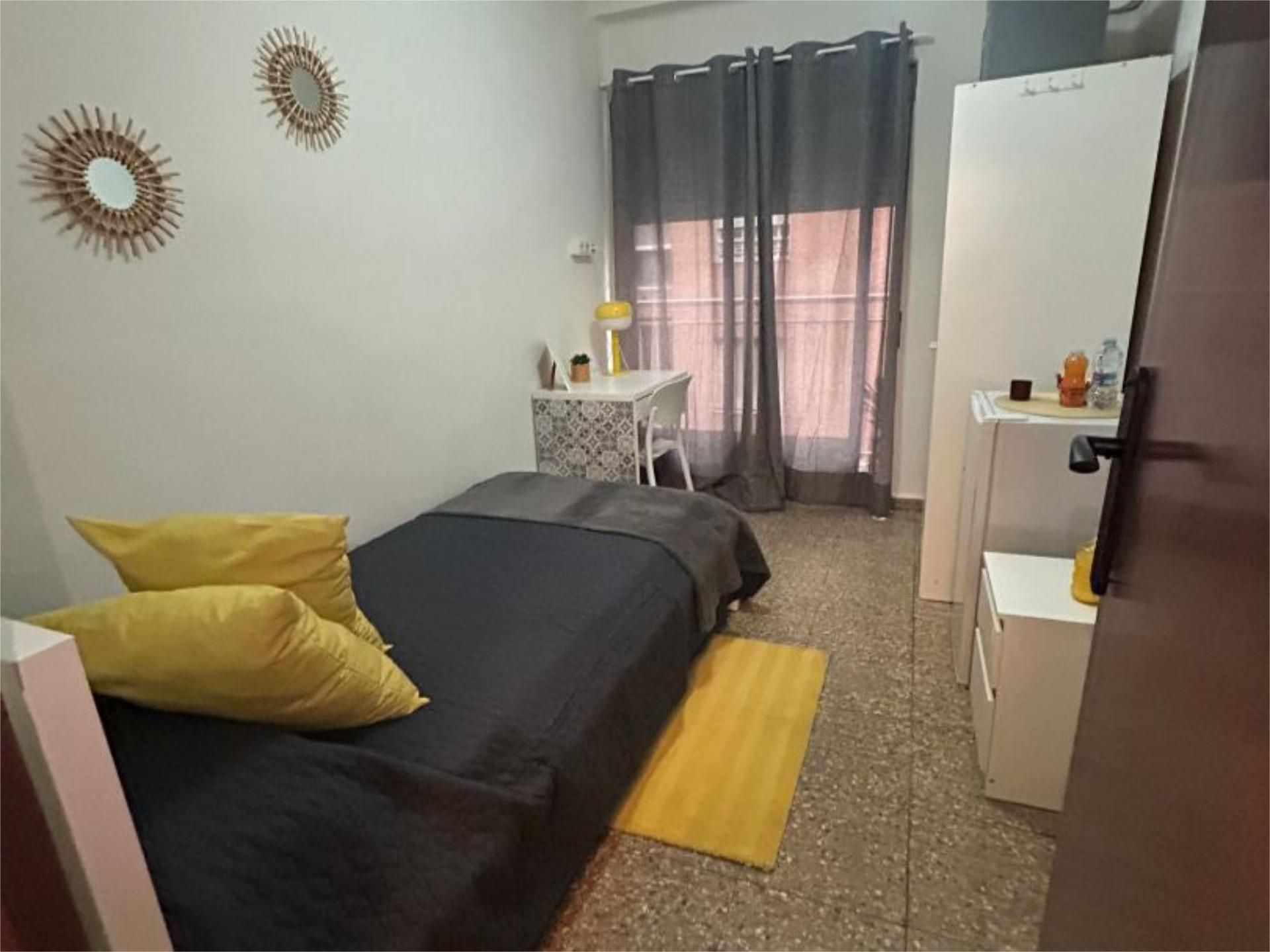 Flat to share in Calle del Doctor Ramón y Cajal, 72, Benetússer