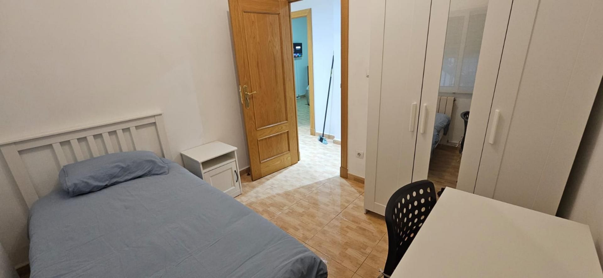 Dormitori de Pis per a compartir en  Zaragoza Capital amb Calefacció, Parquet i Moblat