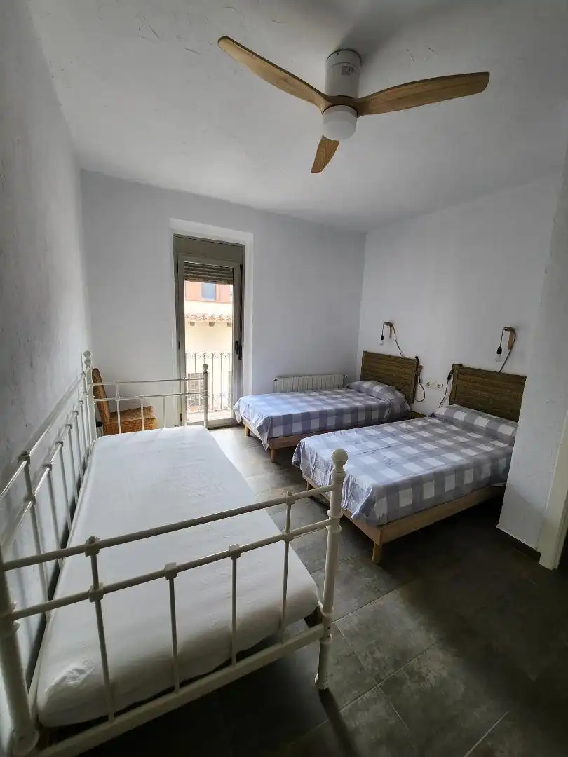 Dormitori de Casa adosada en venda en Sant Feliu de Guíxols amb Aire condicionat, Terrassa i Balcó