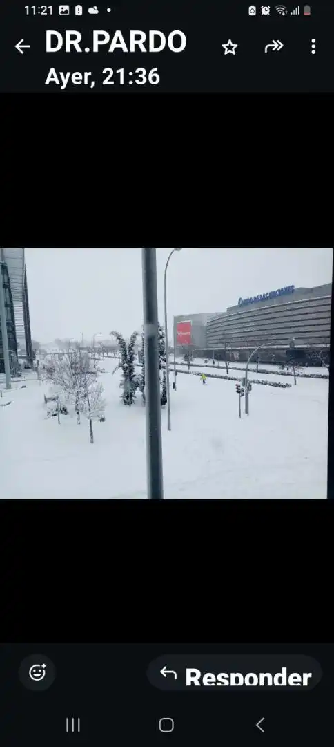 Pis en venda a Avenida de los Andes, 31, Conde Orgaz - Piovera Vista exterior de Pis en venda en Madrid amb Aire condicionat, Calefacció i Parquet