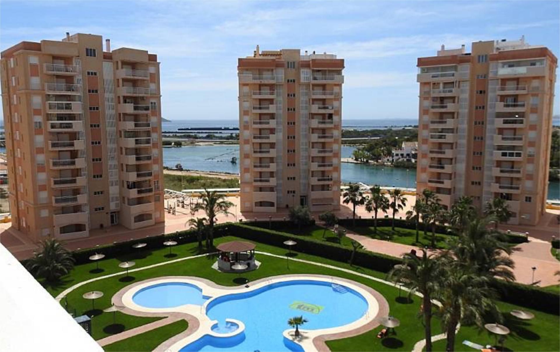 Piscina de Pis en venda en La Manga del Mar Menor amb Aire condicionat, Terrassa i Piscina