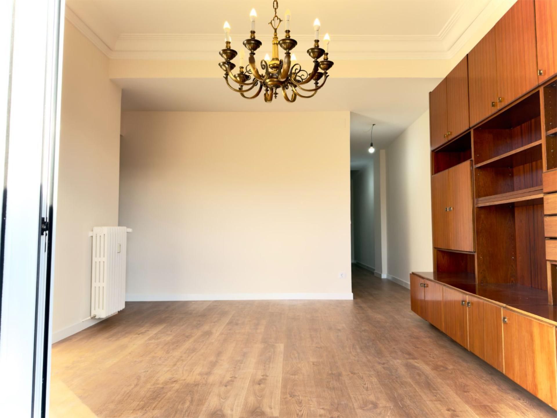 Living room of Flat for sale in  Madrid Capital  with Air Conditioner, Heating and Parquet flooring
