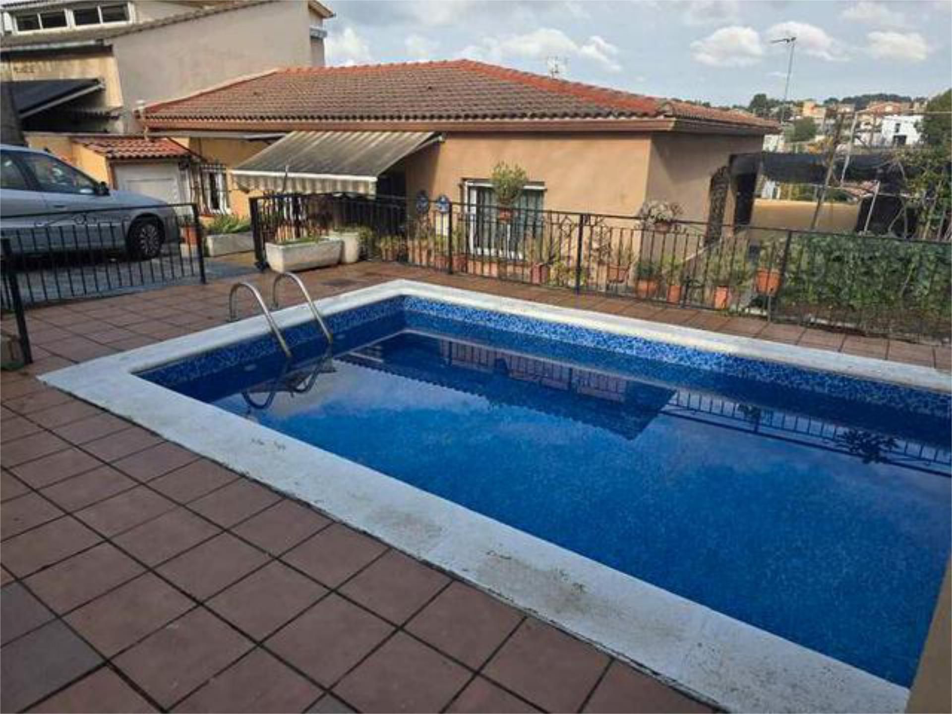 Piscina de Casa o xalet en venda en Rubí amb Terrassa i Piscina
