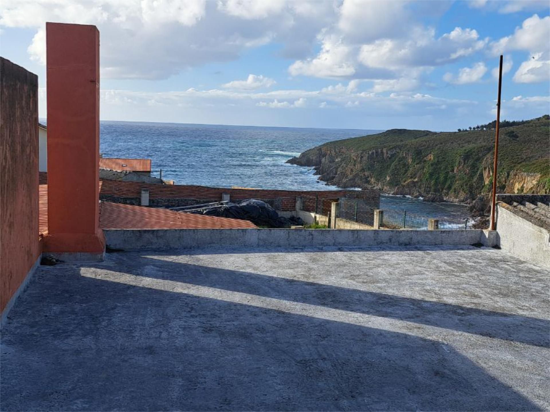 Vista exterior de Casa o xalet en venda en Malpica de Bergantiños amb Terrassa i Balcó