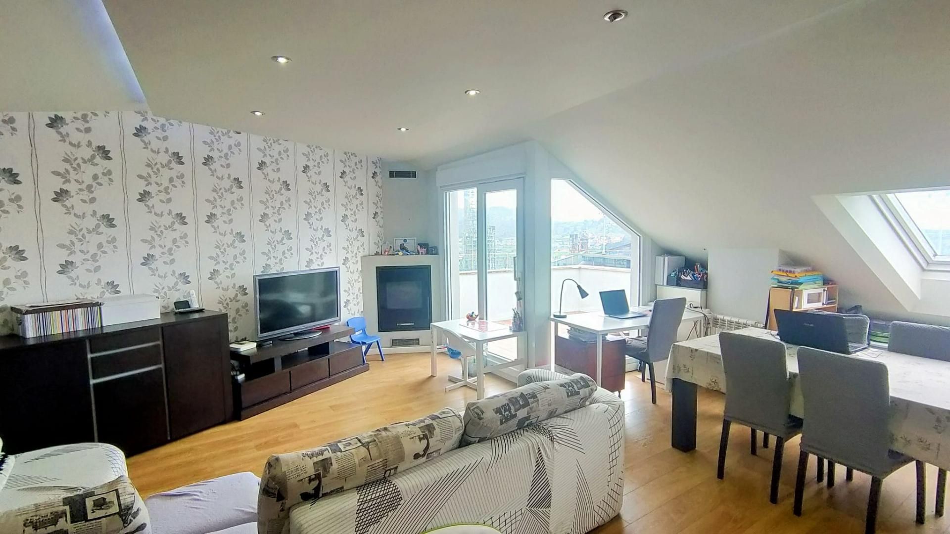 Living room of Flat to rent in Arteixo  with Heating, Parquet flooring and Terrace