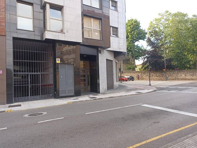 Garaje en Alquiler en Calle de Alvarez Gendin, 1 en La Magdalena