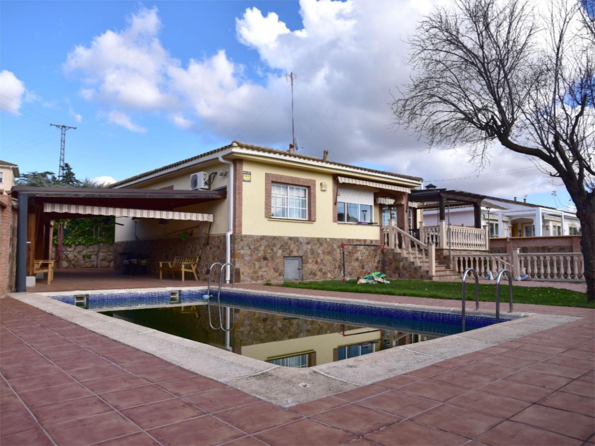 Exterior view of House or chalet for sale in Villanueva de Perales  with Air Conditioner, Terrace and Swimming Pool