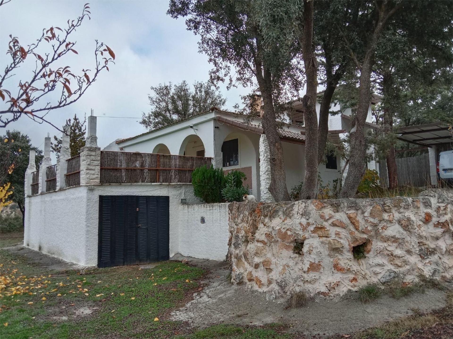 Vista exterior de Casa o xalet en venda en Hontoba amb Terrassa i Balcó
