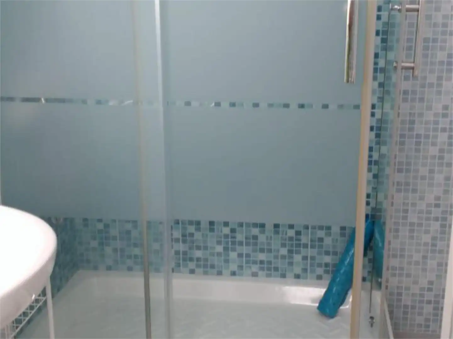 Room in Calle de Juan Pablo Bonet, 2, Ruiseñores Bathroom of Flat for share in Zaragoza with Heating and Furnished