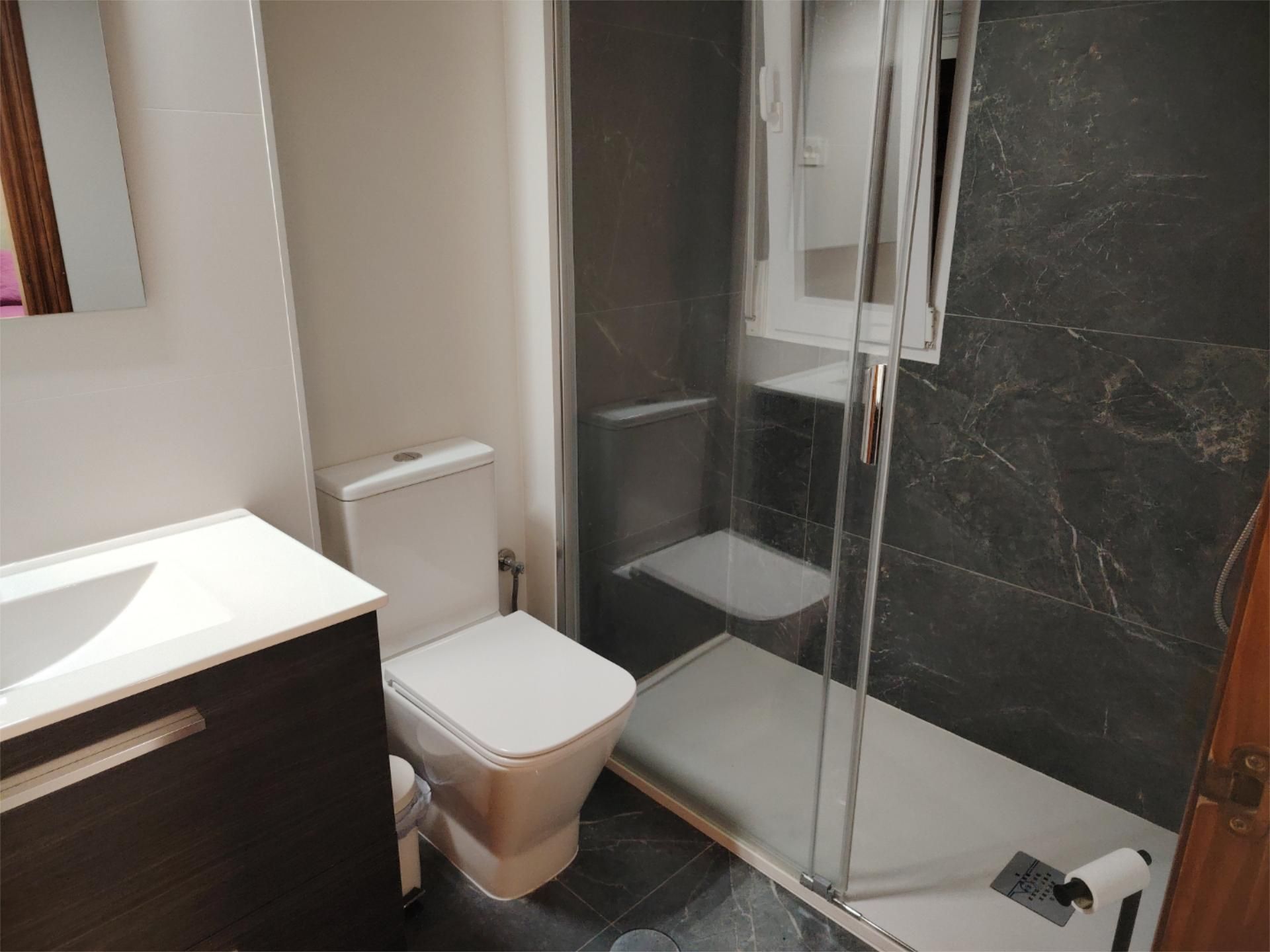 Bathroom of Flat to rent in  Toledo Capital  with Air Conditioner, Heating and Terrace