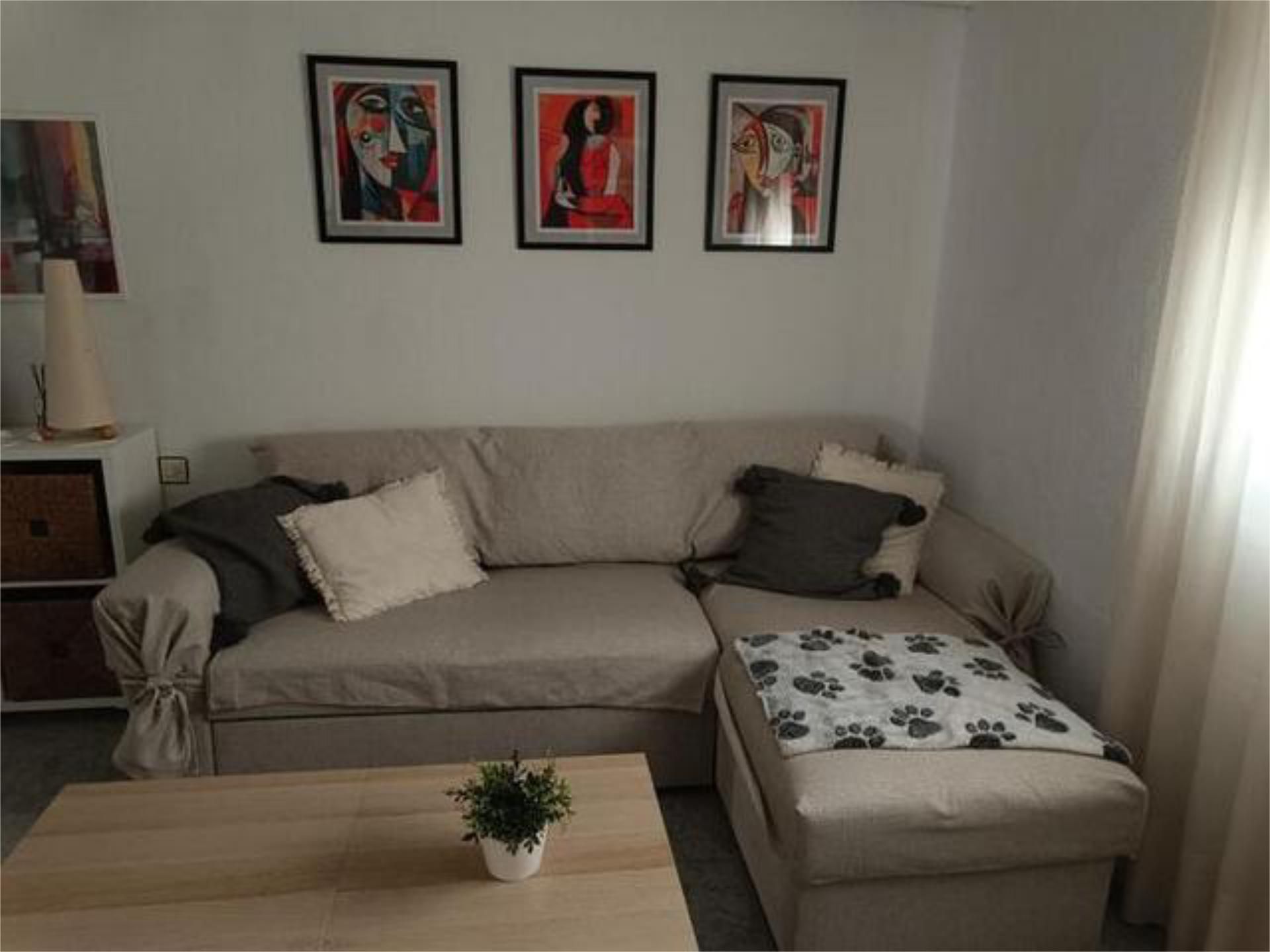 Sala de estar de Piso de alquiler en Chiclana de la Frontera con Calefacción, Jardín privado y Amueblado