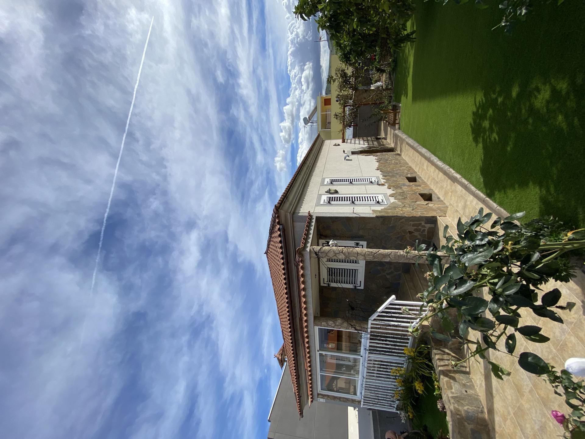 Casa o chalet en venta en Avenida de la Democracia, 39, Las Palmas de Gran Canaria Vista exterior de Casa o chalet en venta en Las Palmas de Gran Canaria con Terraza y Balcón