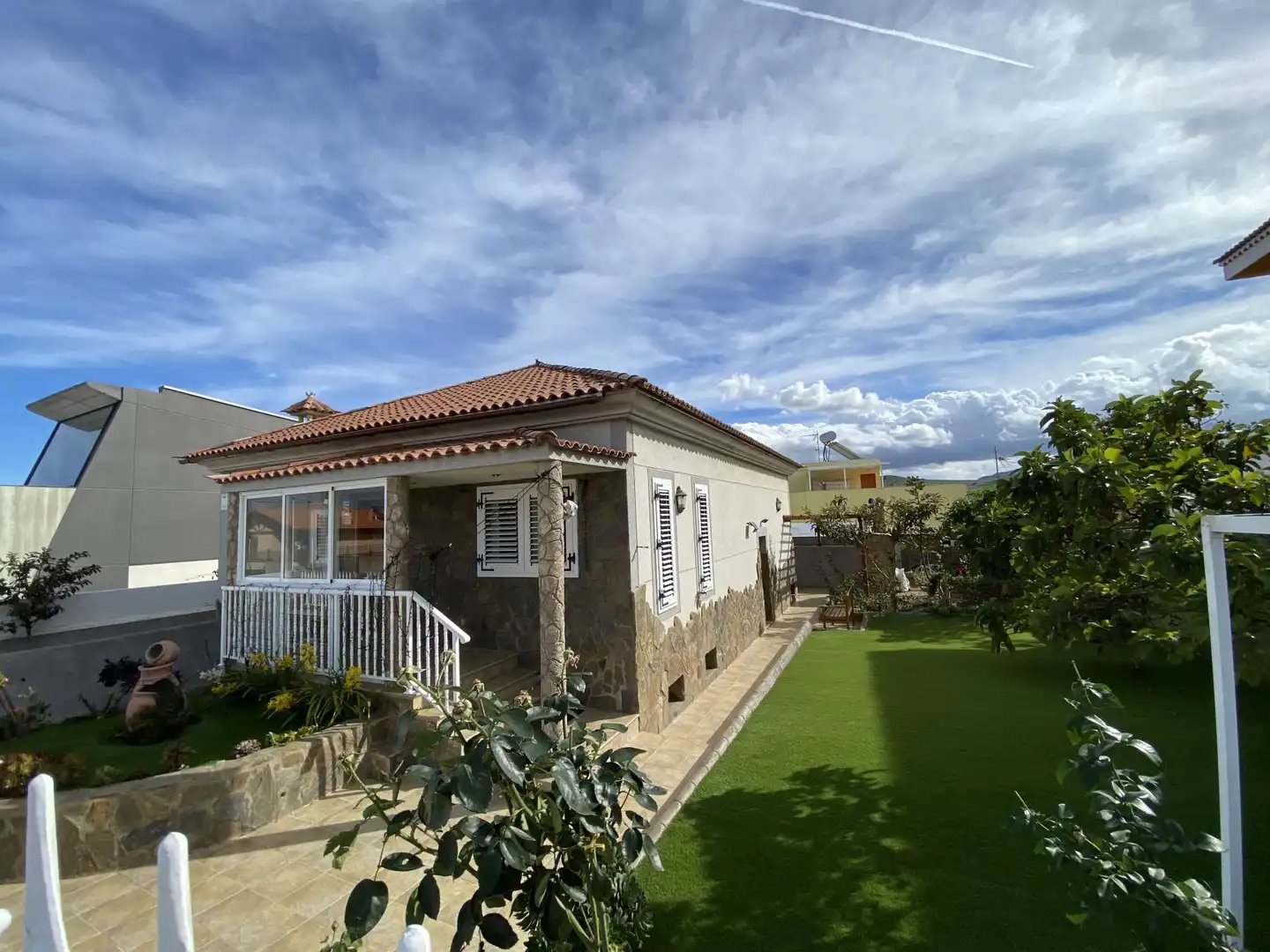 Casa o xalet en venda a Avenida de la Democracia, 39, Las Mesas - El Toscón Vista exterior de Casa o xalet en venda en Las Palmas de Gran Canaria amb Jardí privat, Parquet i Terrassa