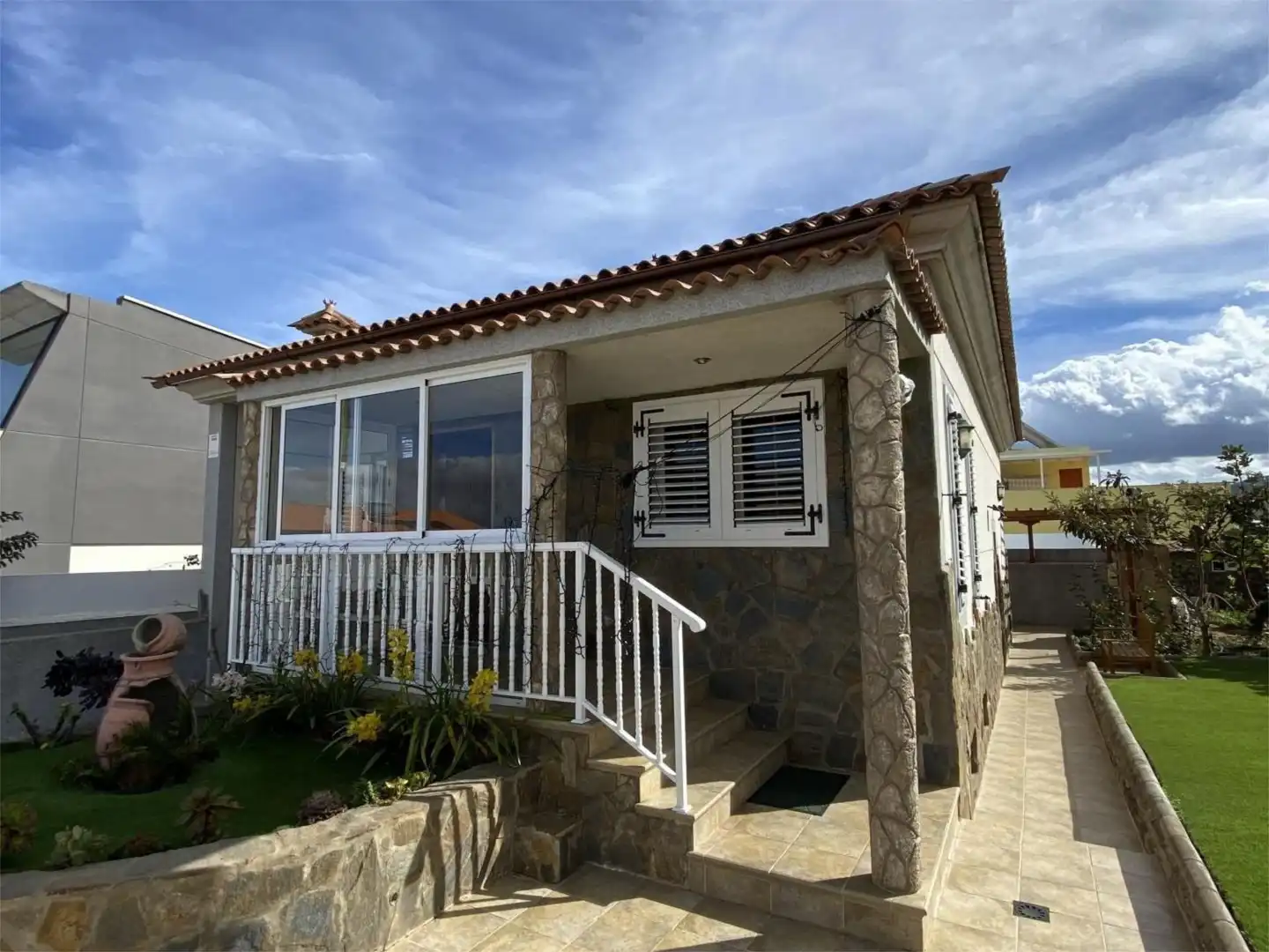 Casa o xalet en venda a Avenida de la Democracia, 39, Las Mesas - El Toscón Vista exterior de Casa o xalet en venda en Las Palmas de Gran Canaria amb Jardí privat, Parquet i Terrassa