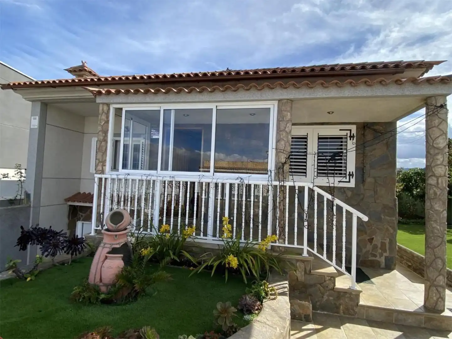 Casa o xalet en venda a Avenida de la Democracia, 39, Las Mesas - El Toscón Vista exterior de Casa o xalet en venda en Las Palmas de Gran Canaria amb Jardí privat, Parquet i Terrassa