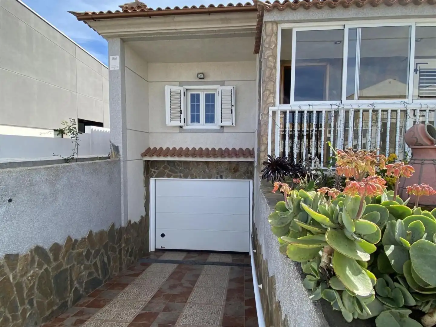 Casa o xalet en venda a Avenida de la Democracia, 39, Las Mesas - El Toscón Vista exterior de Casa o xalet en venda en Las Palmas de Gran Canaria amb Jardí privat, Parquet i Terrassa