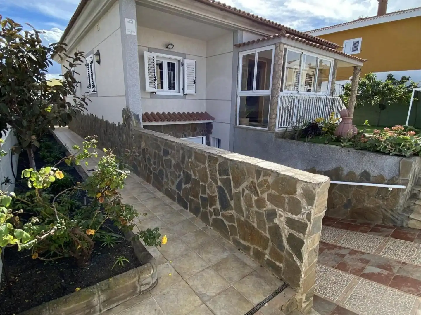 Casa o xalet en venda a Avenida de la Democracia, 39, Las Mesas - El Toscón Vista exterior de Casa o xalet en venda en Las Palmas de Gran Canaria amb Jardí privat, Parquet i Terrassa