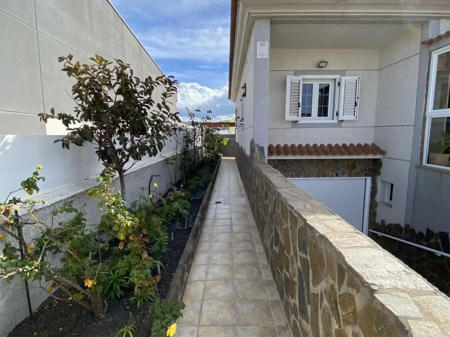 Casa o xalet en venda a Avenida de la Democracia, 39, Las Mesas - El Toscón Vista exterior de Casa o xalet en venda en Las Palmas de Gran Canaria amb Jardí privat, Parquet i Terrassa
