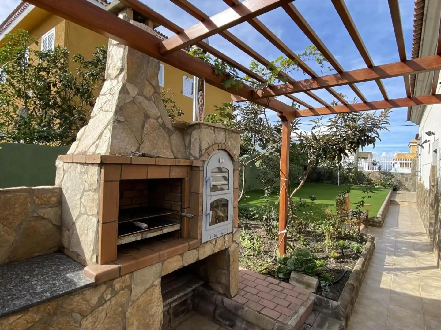 Casa o xalet en venda a Avenida de la Democracia, 39, Las Mesas - El Toscón Terrassa de Casa o xalet en venda en Las Palmas de Gran Canaria amb Jardí privat, Parquet i Terrassa