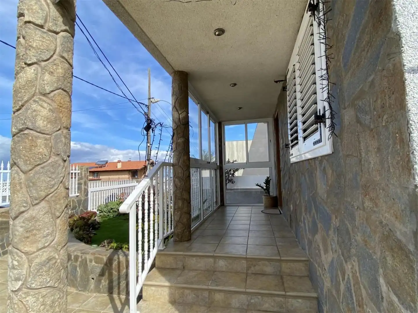 Casa o xalet en venda a Avenida de la Democracia, 39, Las Mesas - El Toscón Vista exterior de Casa o xalet en venda en Las Palmas de Gran Canaria amb Jardí privat, Parquet i Terrassa
