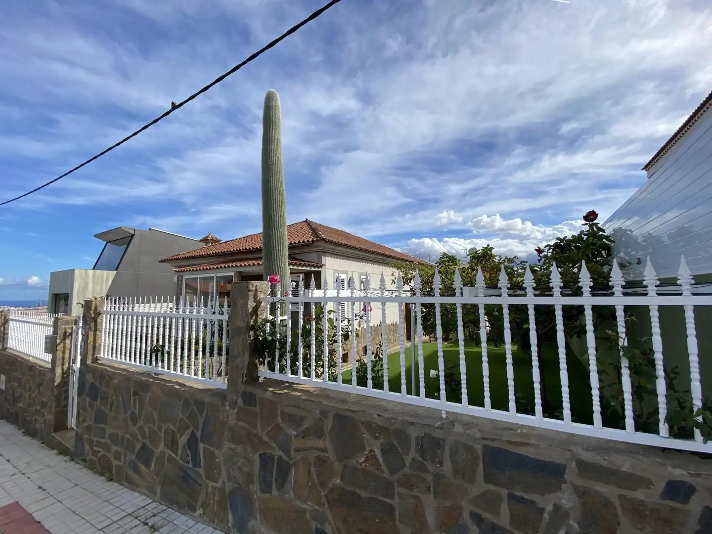 Casa o xalet en venda a Avenida de la Democracia, 39, Las Mesas - El Toscón Vista exterior de Casa o xalet en venda en Las Palmas de Gran Canaria amb Jardí privat, Parquet i Terrassa