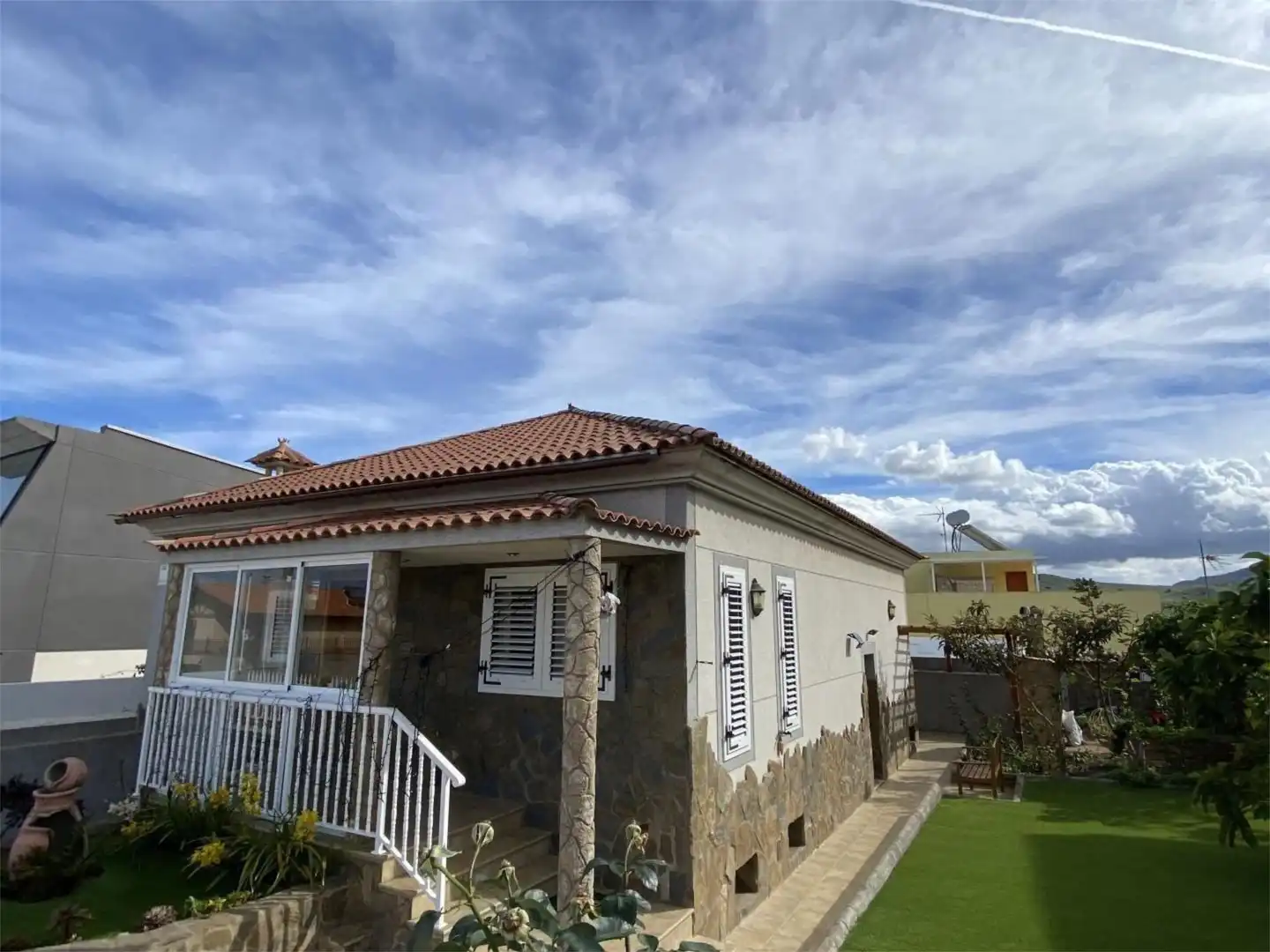 Casa o xalet en venda a Avenida de la Democracia, 39, Las Mesas - El Toscón Vista exterior de Casa o xalet en venda en Las Palmas de Gran Canaria amb Jardí privat, Parquet i Terrassa