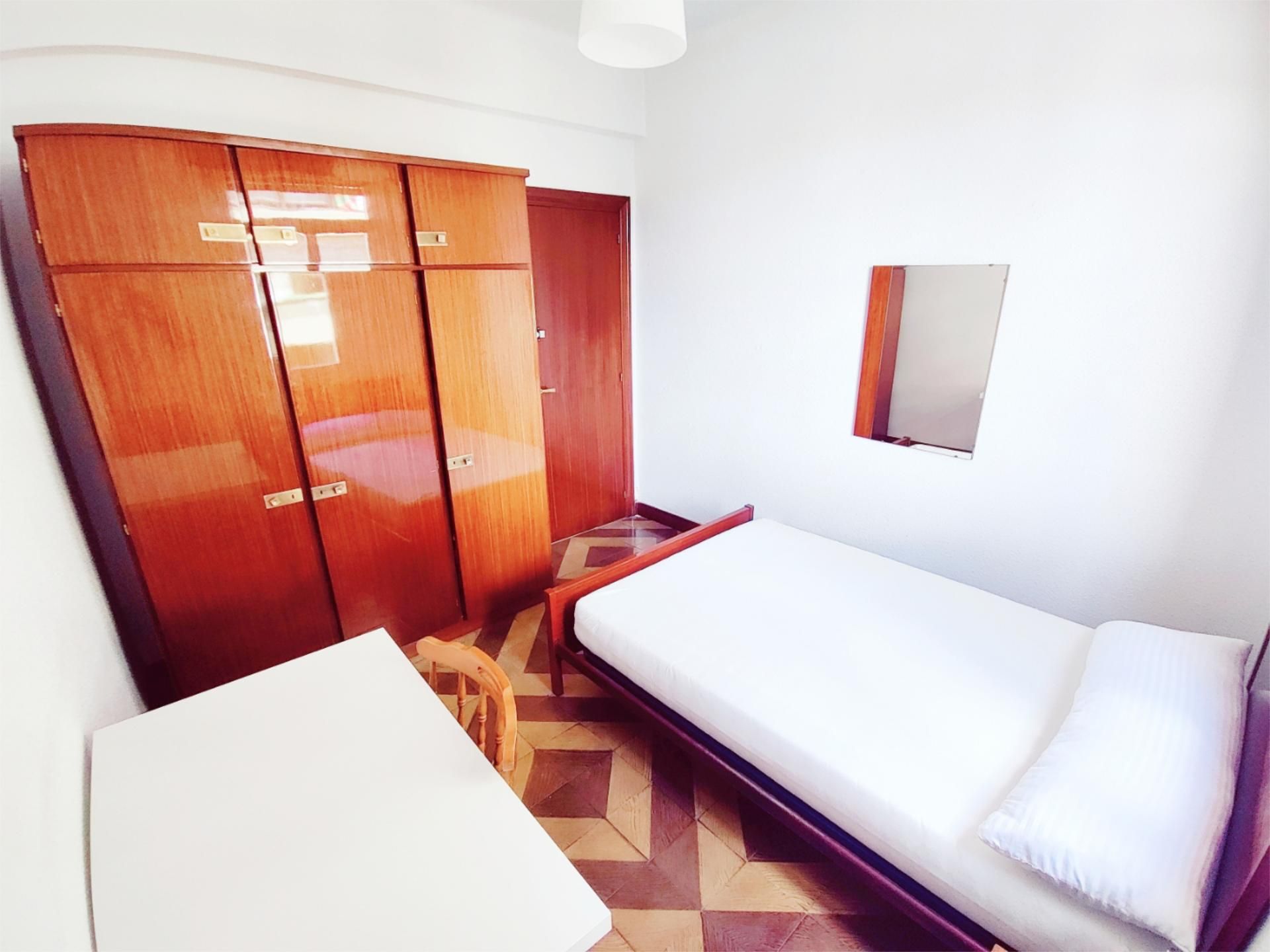 Dormitori de Pis per a compartir en Barakaldo  amb Calefacció, Moblat i Forn