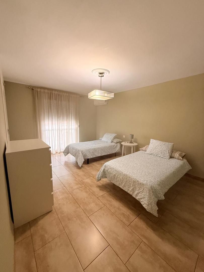 Dormitori de Pis de lloguer en Aznalcóllar amb Aire condicionat, Calefacció i Moblat