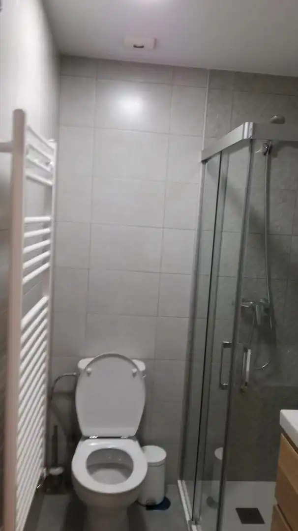 Habitación en Calle Cristo de Medinaceli, 7, Camino de Ronda Baño de Piso para compartir en Granada con Calefacción, Parquet y Terraza