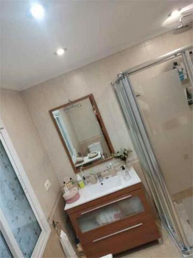 Pis en venda a Centro Bany de Pis en venda en Montequinto amb Calefacció, Jardí privat i Moblat