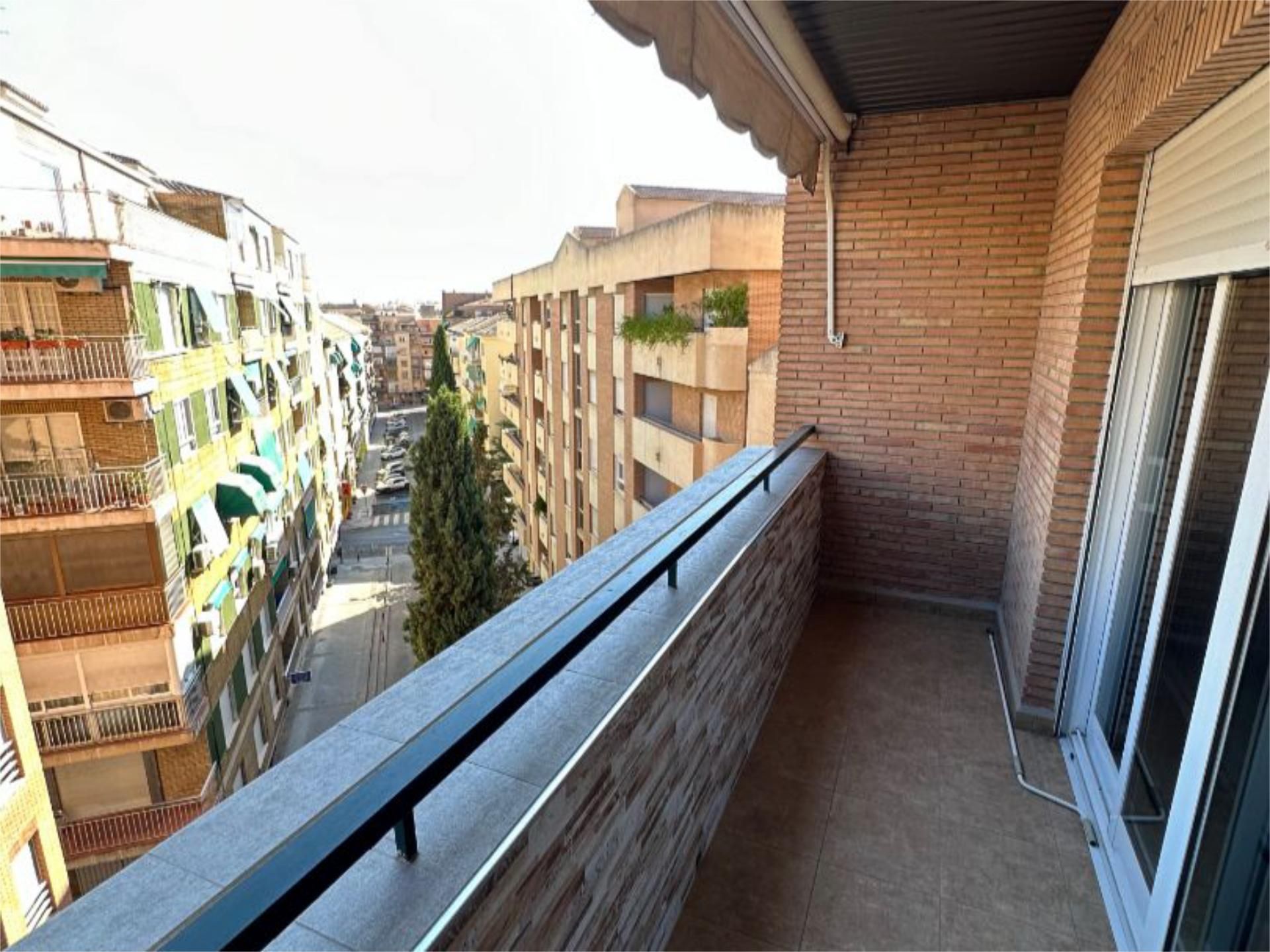Flat for sale in Calle Madre Riquelme, 1, Centro - Sagrario Exterior view of Flat for sale in Granada Capital with Air Conditioner and Terrace