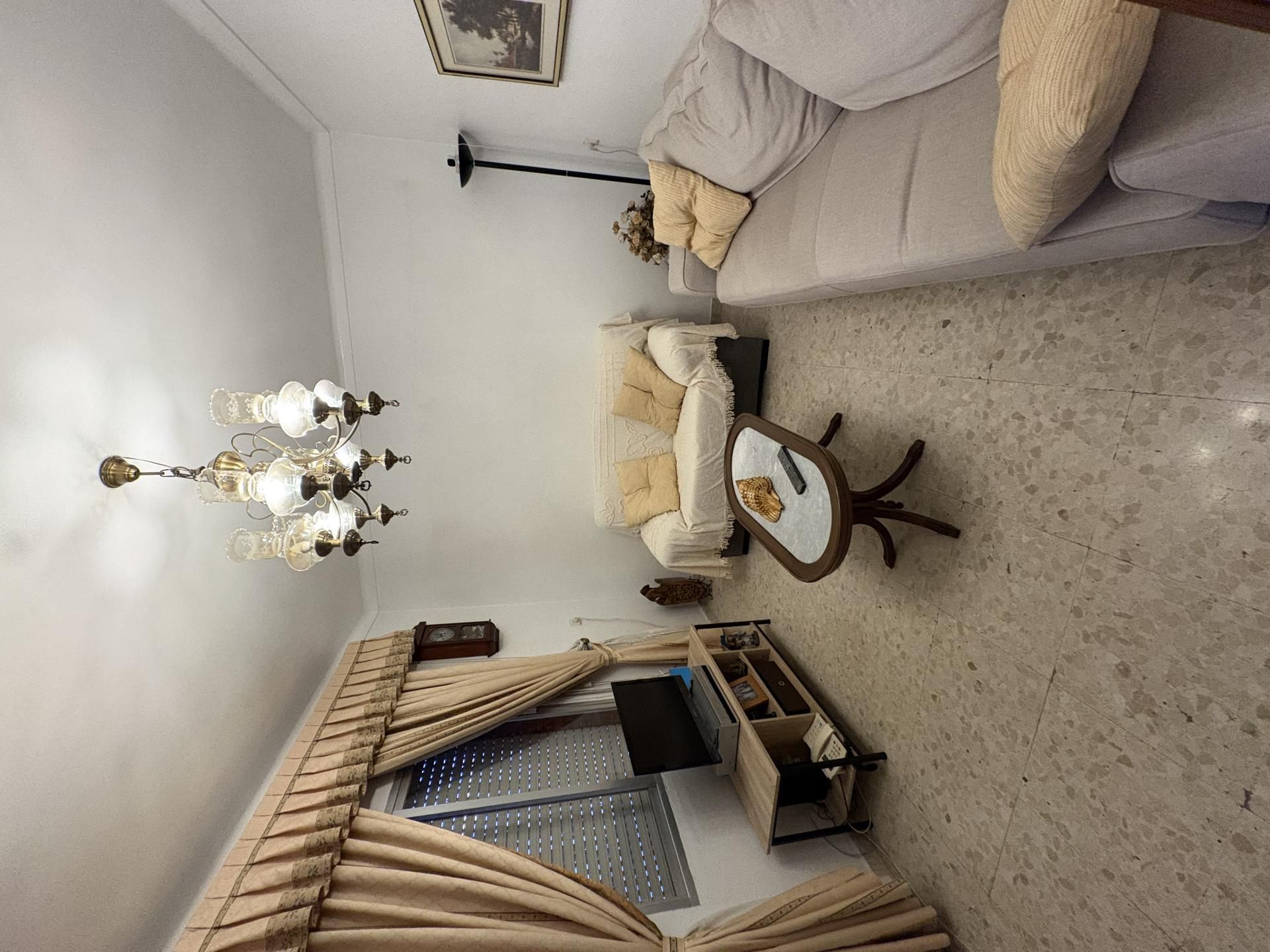 Sala d'estar de Casa adosada de lloguer en Riogordo amb Aire condicionat, Calefacció i Moblat