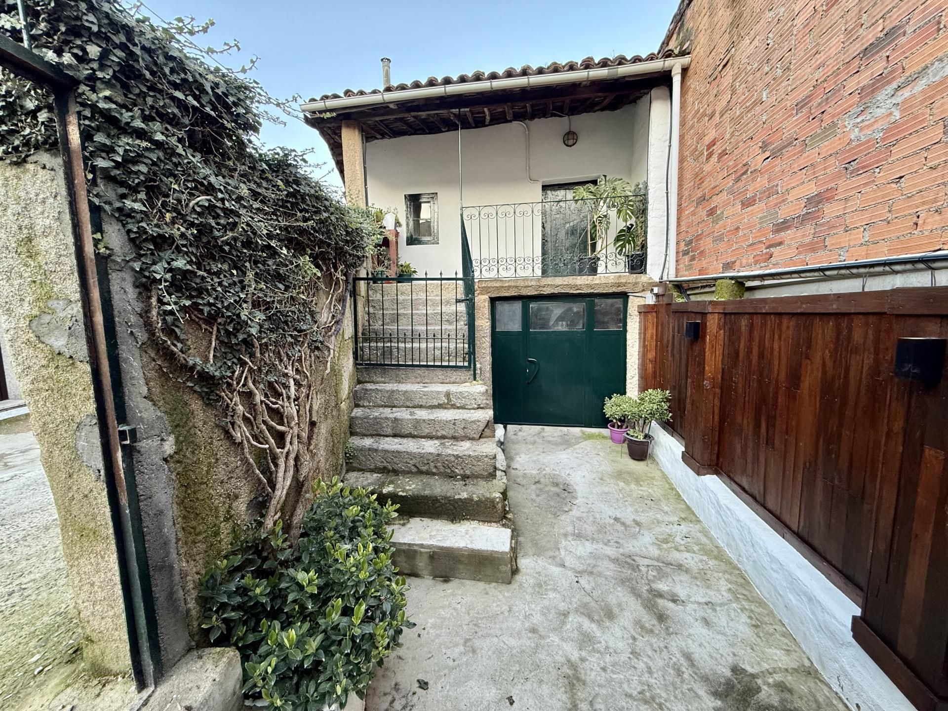 Exterior view of House or chalet for sale in Ourense Capital   with Heating, Private garden and Parquet flooring