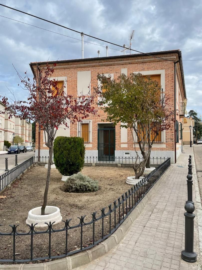 Vista exterior de Casa adosada en venta en Aldea del Fresno con Aire acondicionado y Balcón