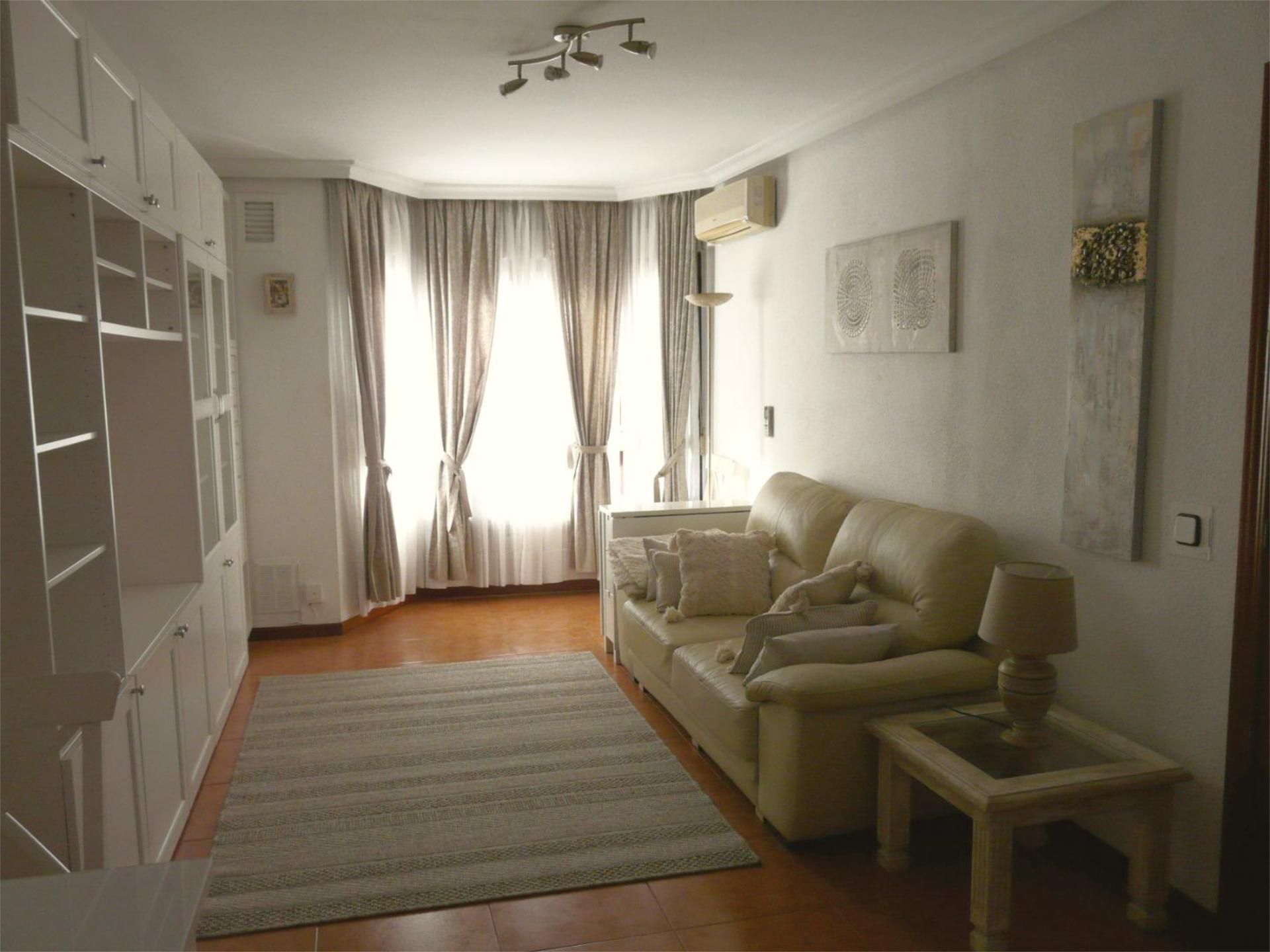 Pis de lloguer a Calle de Ledesma, 10, Ventas Sala d'estar de Pis de lloguer en Madrid Capital