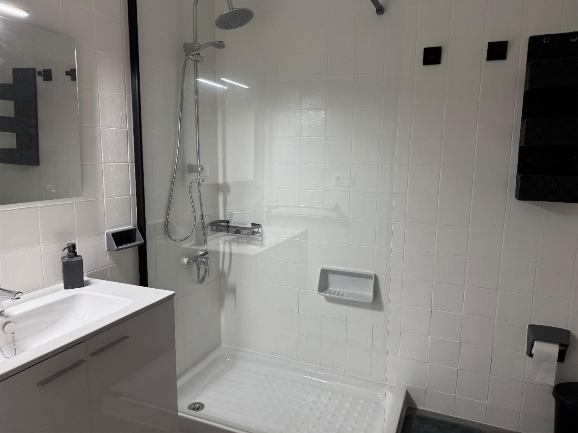 Flat to rent in Calle Santa Cruz de Tenerife, 5, Asdrúbal - Bahía Blanca Bathroom of Flat to rent in Cádiz Capital with Parquet flooring and Furnished