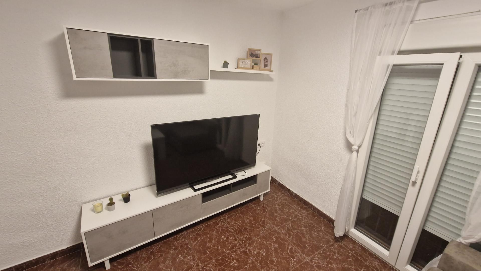 Pis en venda a Calle Doctor Sánchez de la Nieta, 1, San Bartolomé - Millán de Priego Sala d'estar de Pis en venda en Jaén Capital amb Aire condicionat