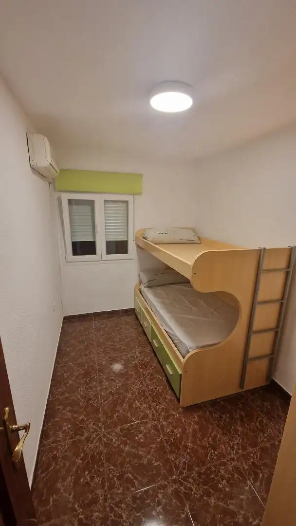 Wohnung zum Verkauf in Calle Doctor Sánchez de la Nieta, 1, San Bartolomé - Millán de Priego Schlafzimmer von Wohnung zum Verkauf in Jaén Capital mit Klimaanlage
