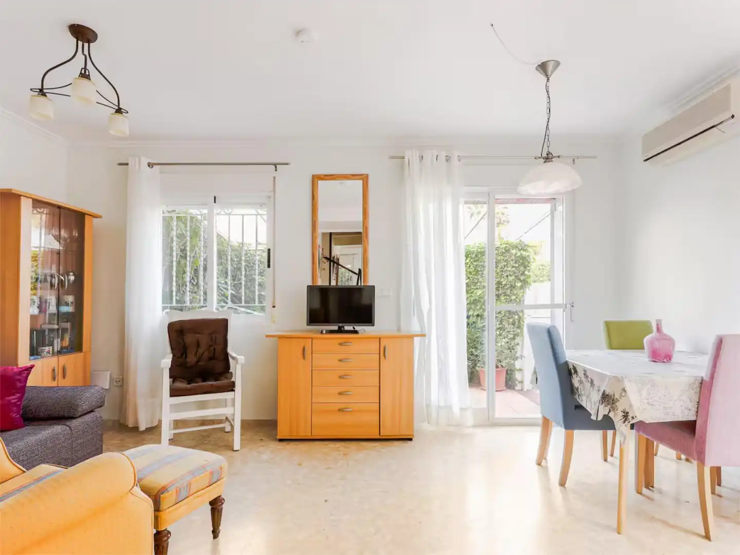 Casa adosada en venta en Avinguda de Gaudi, 9, Oliva Nova Habitación de Casa adosada en venta en Oliva con Aire acondicionado, Terraza y Piscina
