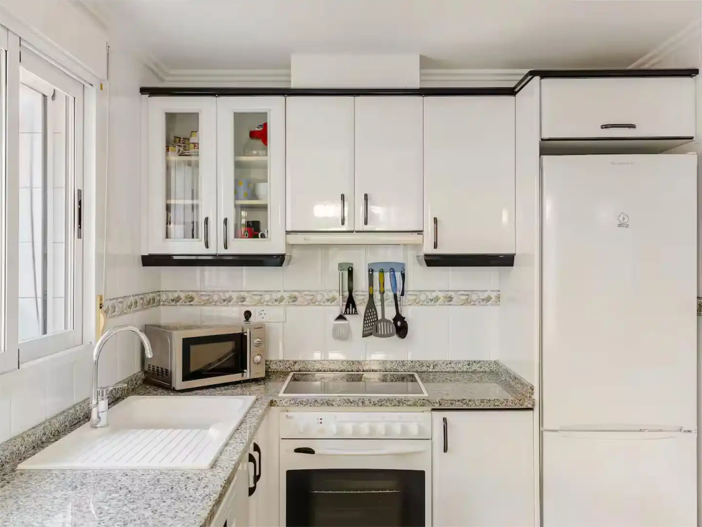 Casa adosada en venta en Avinguda de Gaudi, 9, Oliva Nova Cocina de Casa adosada en venta en Oliva con Aire acondicionado, Terraza y Piscina