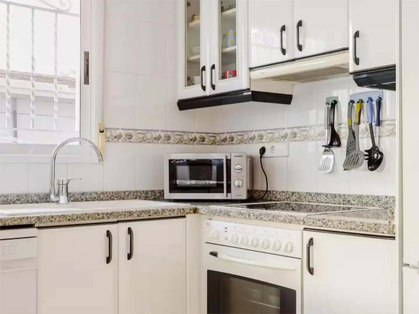 Casa adosada en venta en Avinguda de Gaudi, 9, Oliva Nova Cocina de Casa adosada en venta en Oliva con Aire acondicionado, Terraza y Piscina
