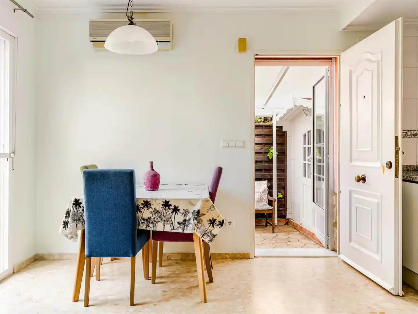 Casa adosada en venta en Avinguda de Gaudi, 9, Oliva Nova Comedor de Casa adosada en venta en Oliva con Aire acondicionado, Terraza y Piscina