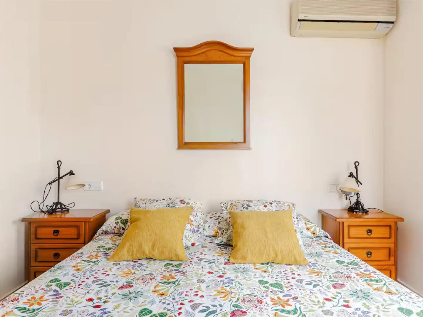 Casa adosada en venta en Avinguda de Gaudi, 9, Oliva Nova Habitación de Casa adosada en venta en Oliva con Aire acondicionado, Terraza y Piscina
