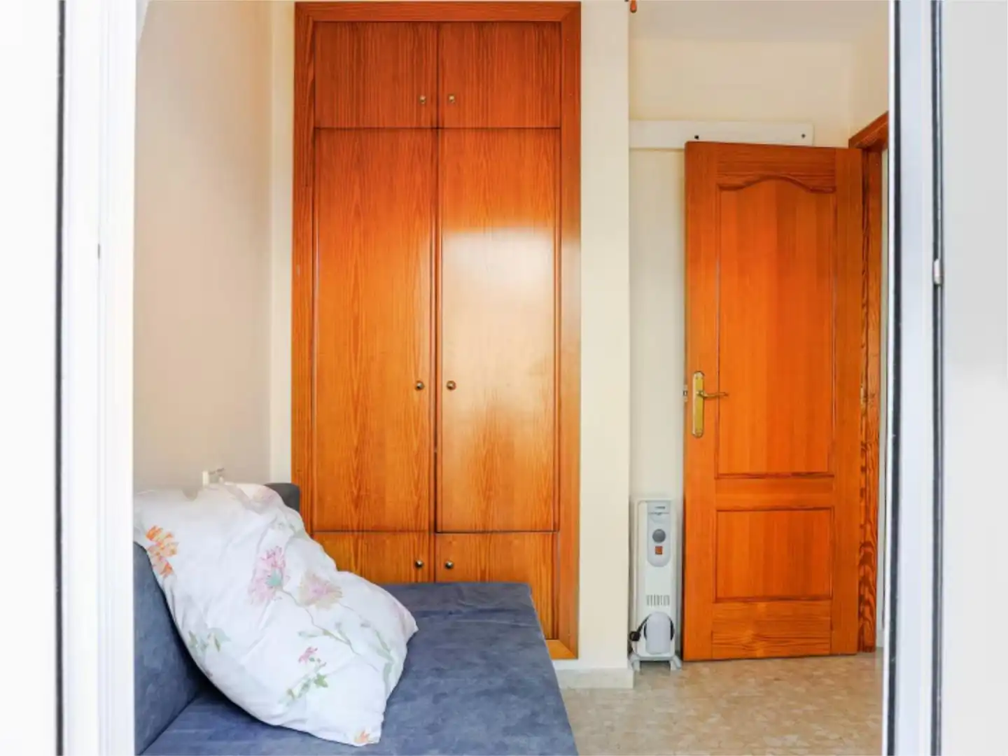 Casa adosada en venta en Avinguda de Gaudi, 9, Oliva Nova Habitación de Casa adosada en venta en Oliva con Aire acondicionado, Terraza y Piscina