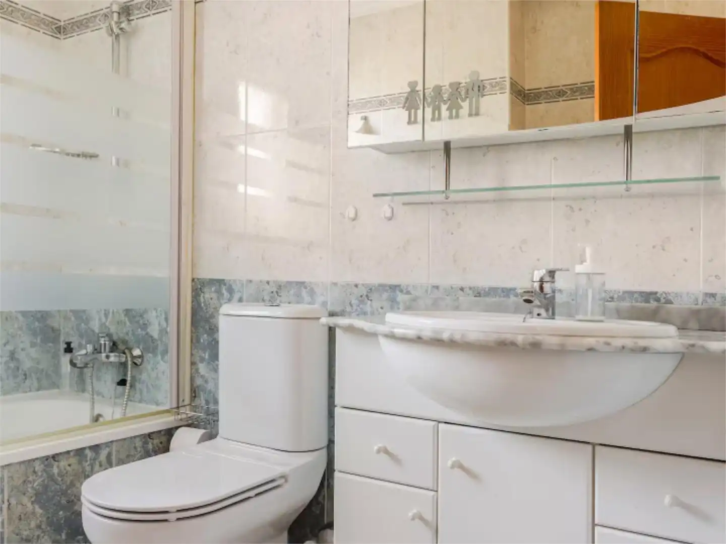 Casa adosada en venta en Avinguda de Gaudi, 9, Oliva Nova Baño de Casa adosada en venta en Oliva con Aire acondicionado, Terraza y Piscina