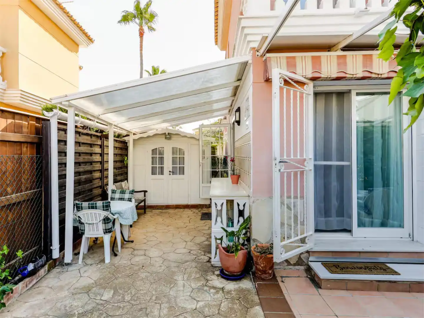 Casa adosada en venta en Avinguda de Gaudi, 9, Oliva Nova Terraza de Casa adosada en venta en Oliva con Aire acondicionado, Terraza y Piscina