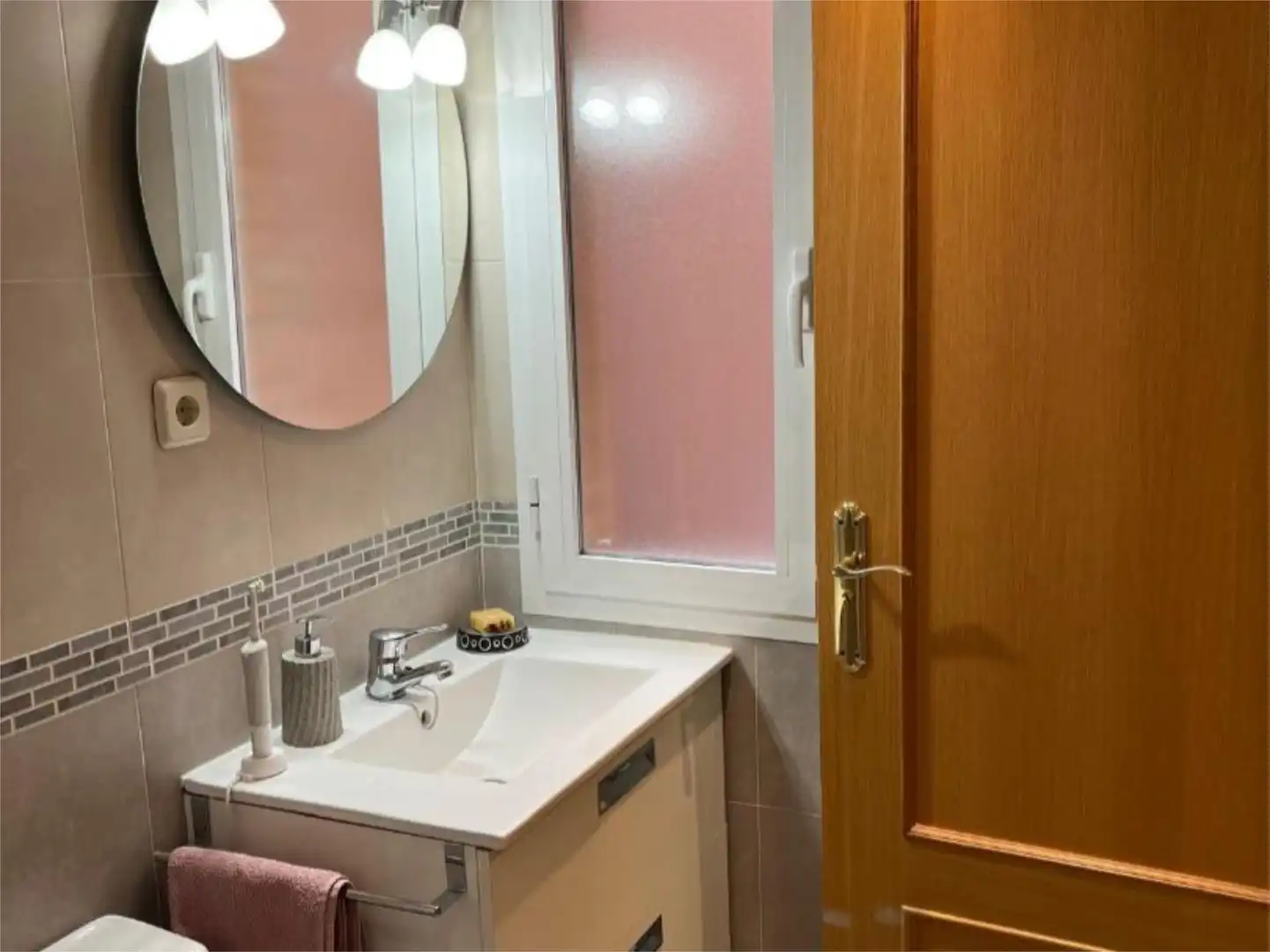 Baño de Piso de alquiler en Móstoles con Aire acondicionado, Calefacción y Jardín privado